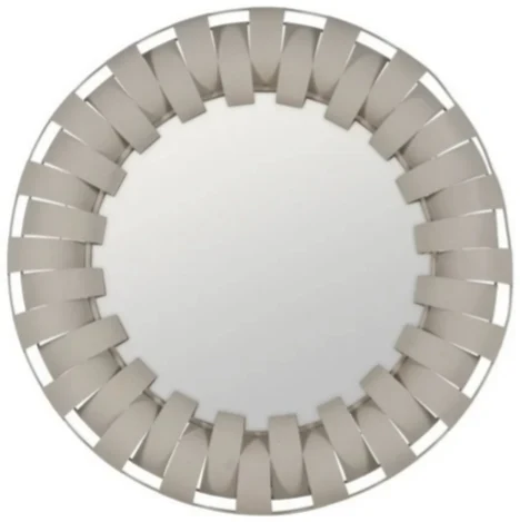 Round mirror included in the Hight Package